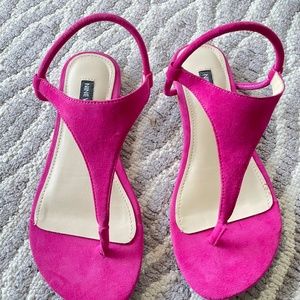 Nine West Suede thong sandal (Fuchsia)